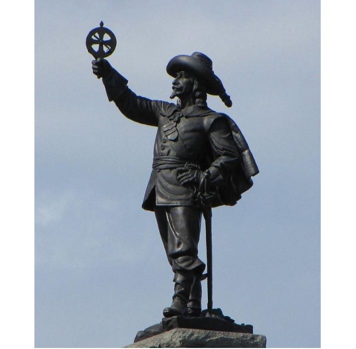 statue of Samuel de Champlain