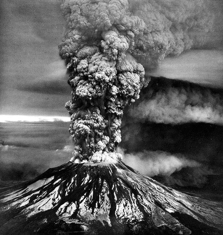 Mount St Helen eruption plume