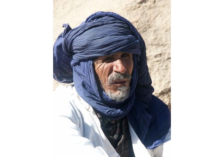 Tuareg man wearing the classical indigo turban