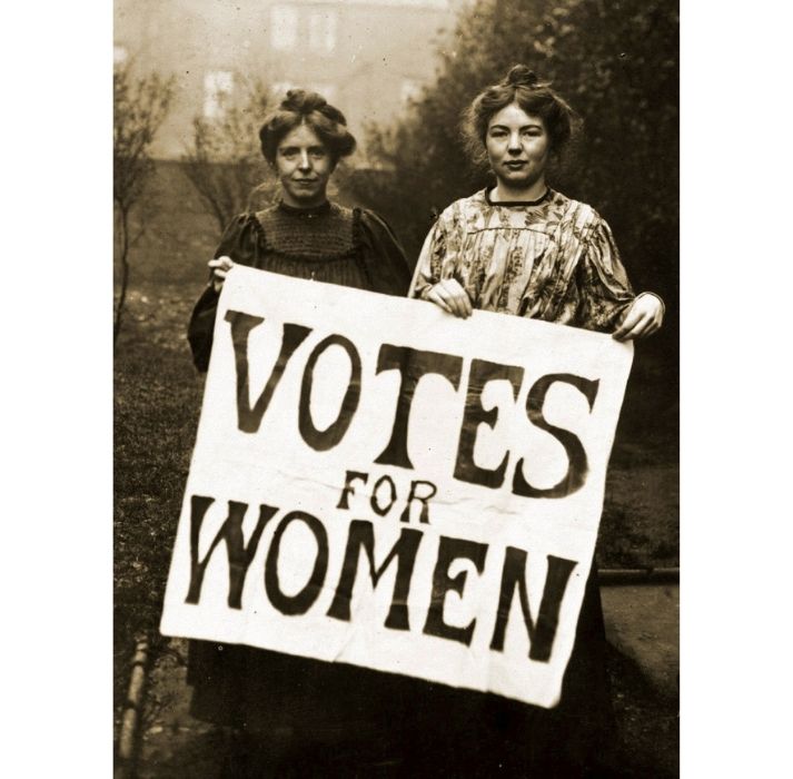 WSPU leaders Annie Kenney (left) and Christabel Pankhurst, 1908